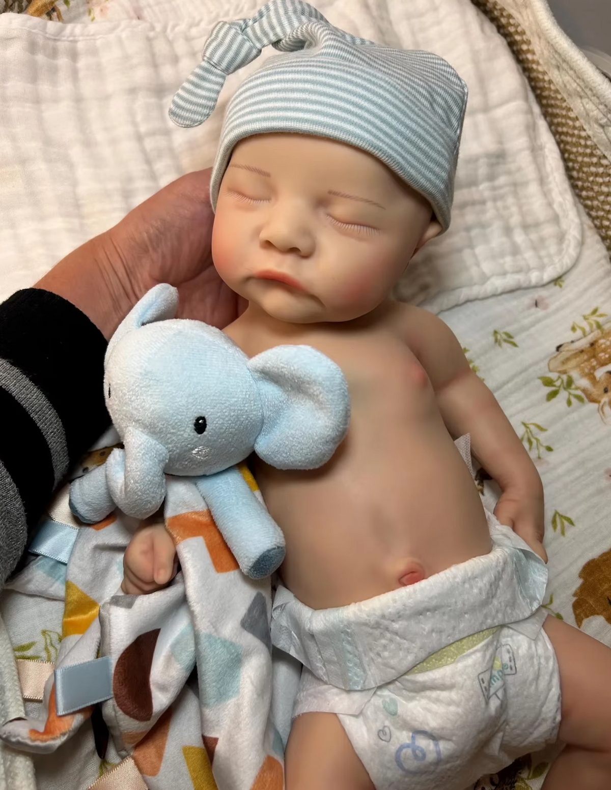 „Levi" – 40 cm volledig siliconen Reborn babypop jongen met open mond – realistische babypop Nederland