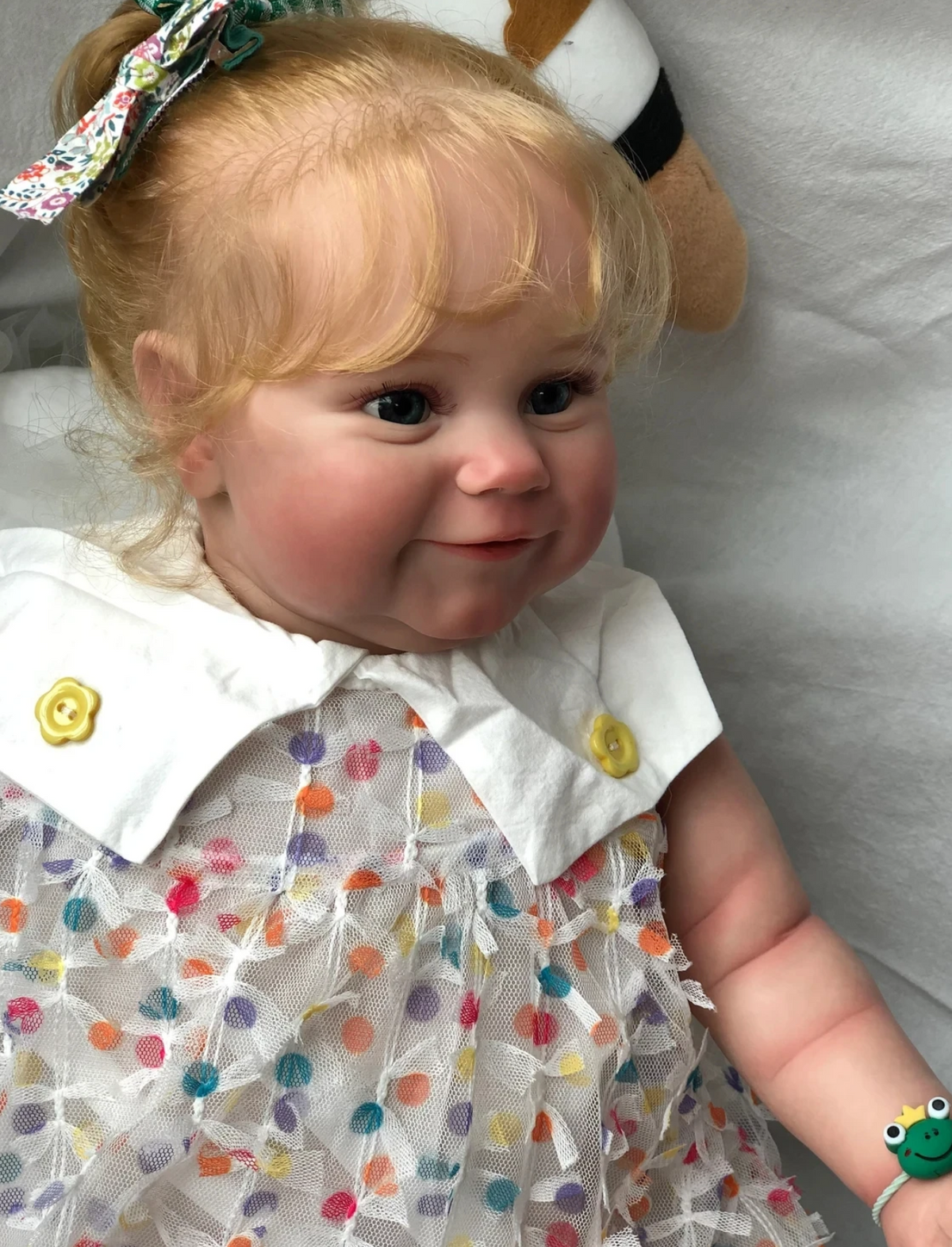 „Charlotte" – 60 cm siliconen Reborn babypop met blonde krullen & 3D-huidstructuur – artistiek meesterwerk