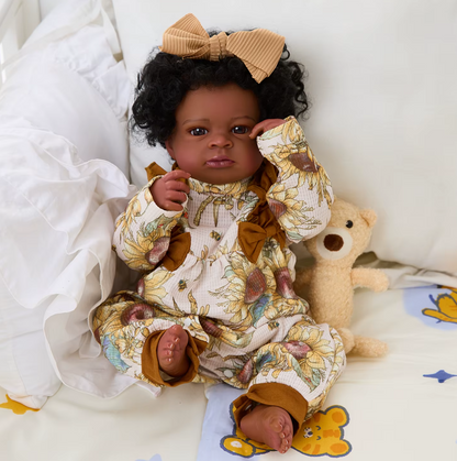 „Lanny" – 50 cm Afro-Amerikaanse Reborn babypop met donkere huid & handgeworteld haar